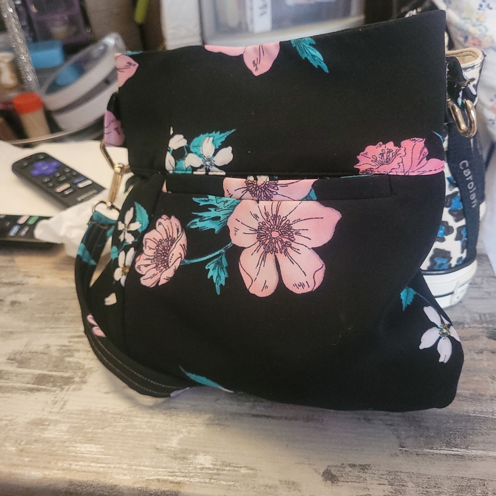 Elegant Floral Black and Pink Shoulder Bag
